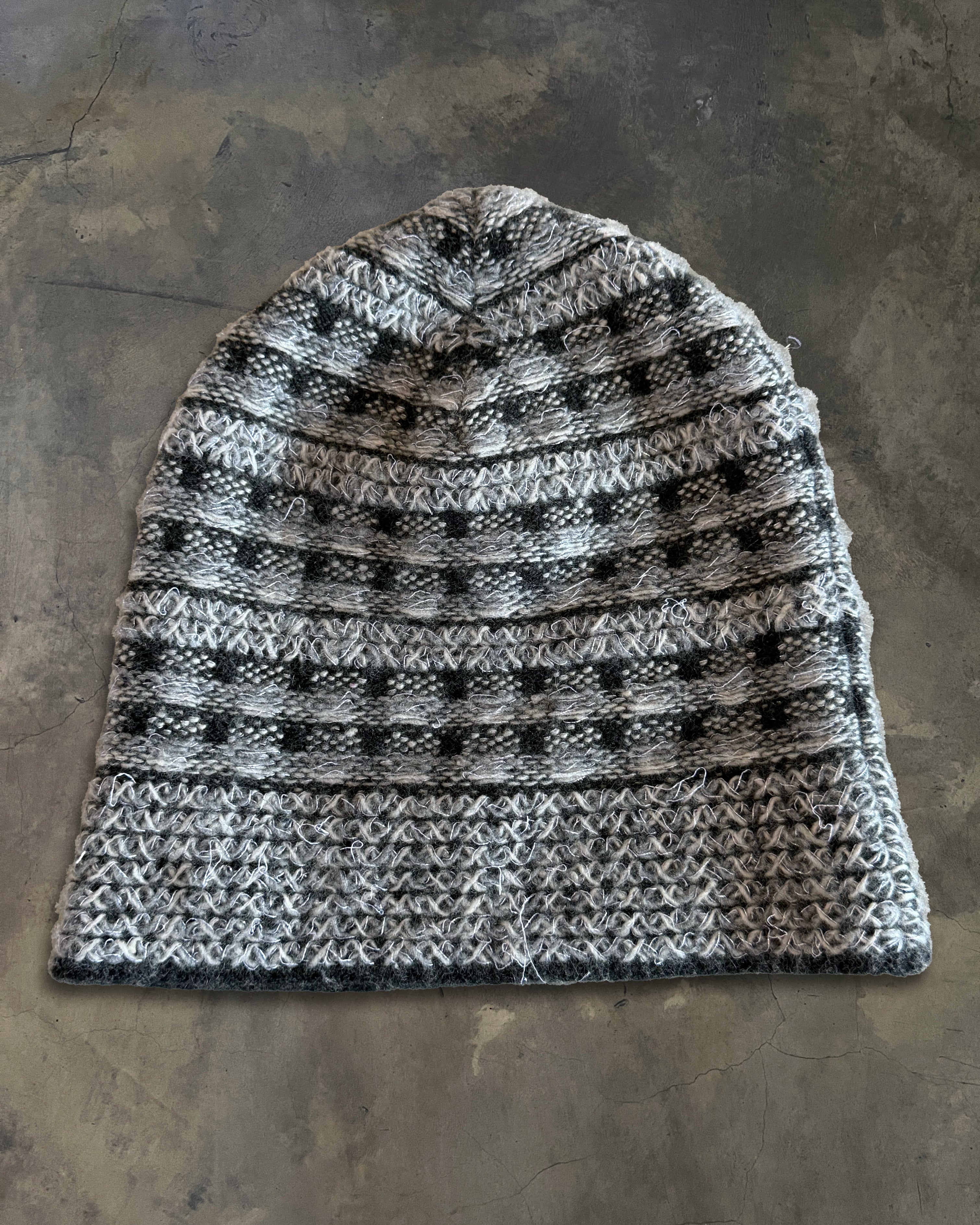CHANEL 2016 CASHMERE CC BEANIE - Image 3