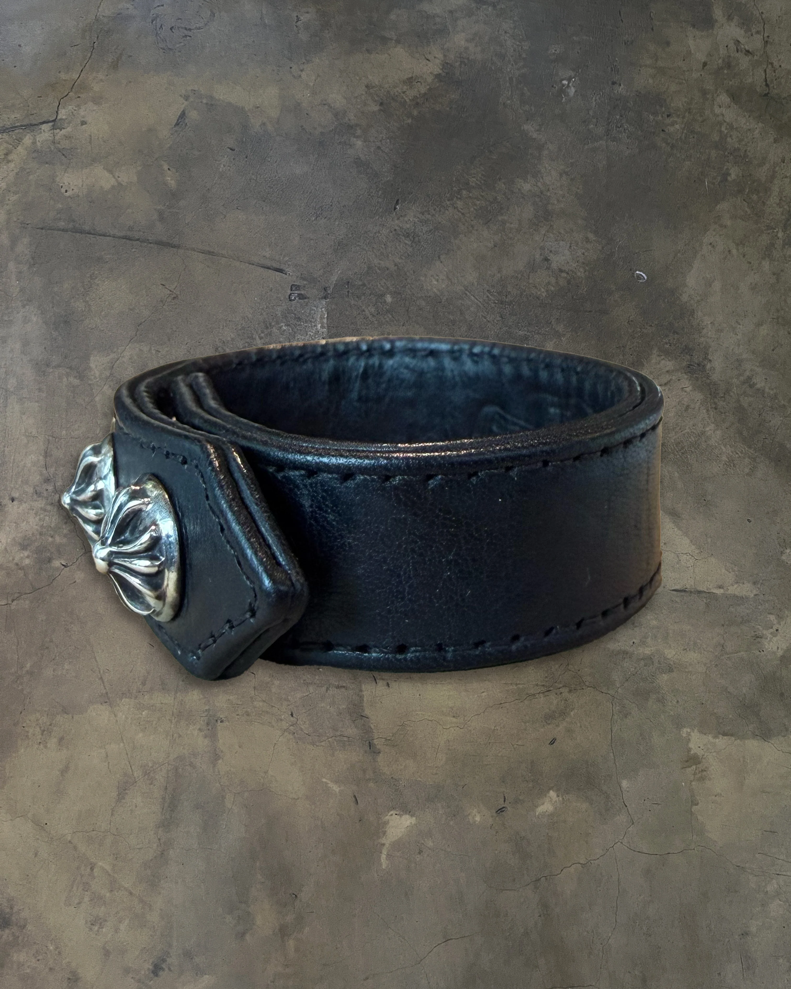 CHROME HEARTS CROSS 3 BUTTON LEATHER BRACELET - Image 2