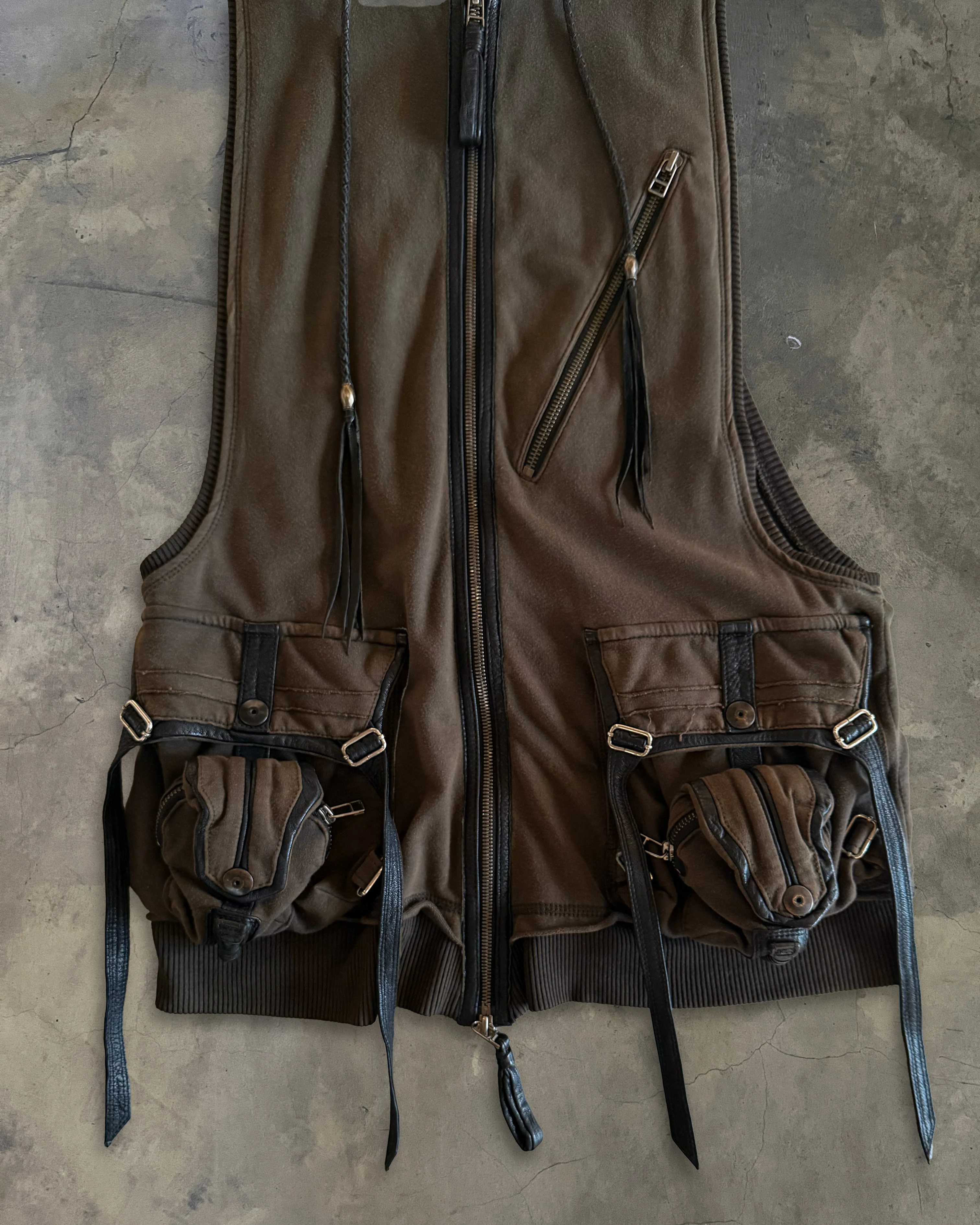 KMRii SLEEVELESS MULTI-POCKETED HOODIE - Image 3