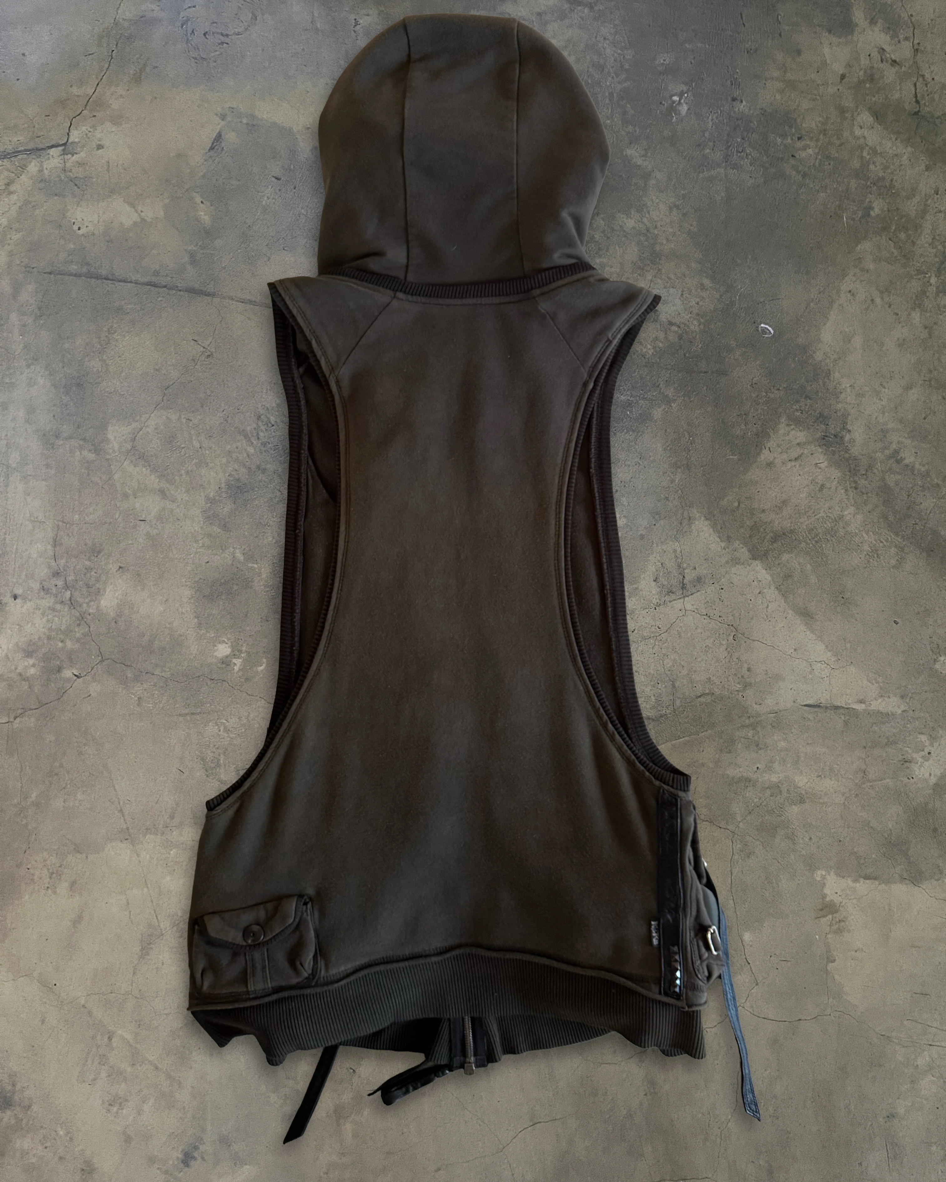 KMRii SLEEVELESS MULTI-POCKETED HOODIE - Image 4