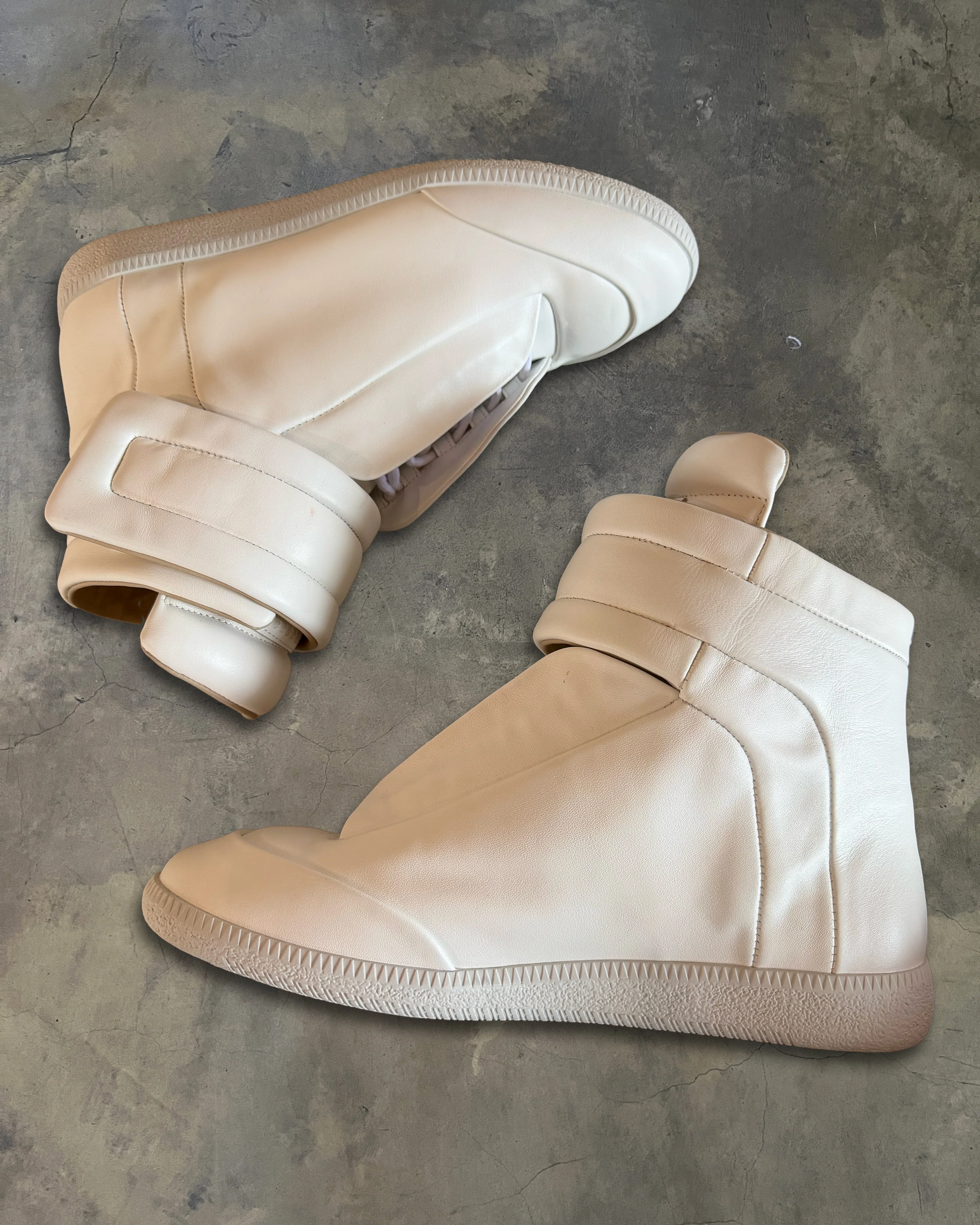 MAISON MARGIELA SS2025 WHITE FUTURES - Image 3