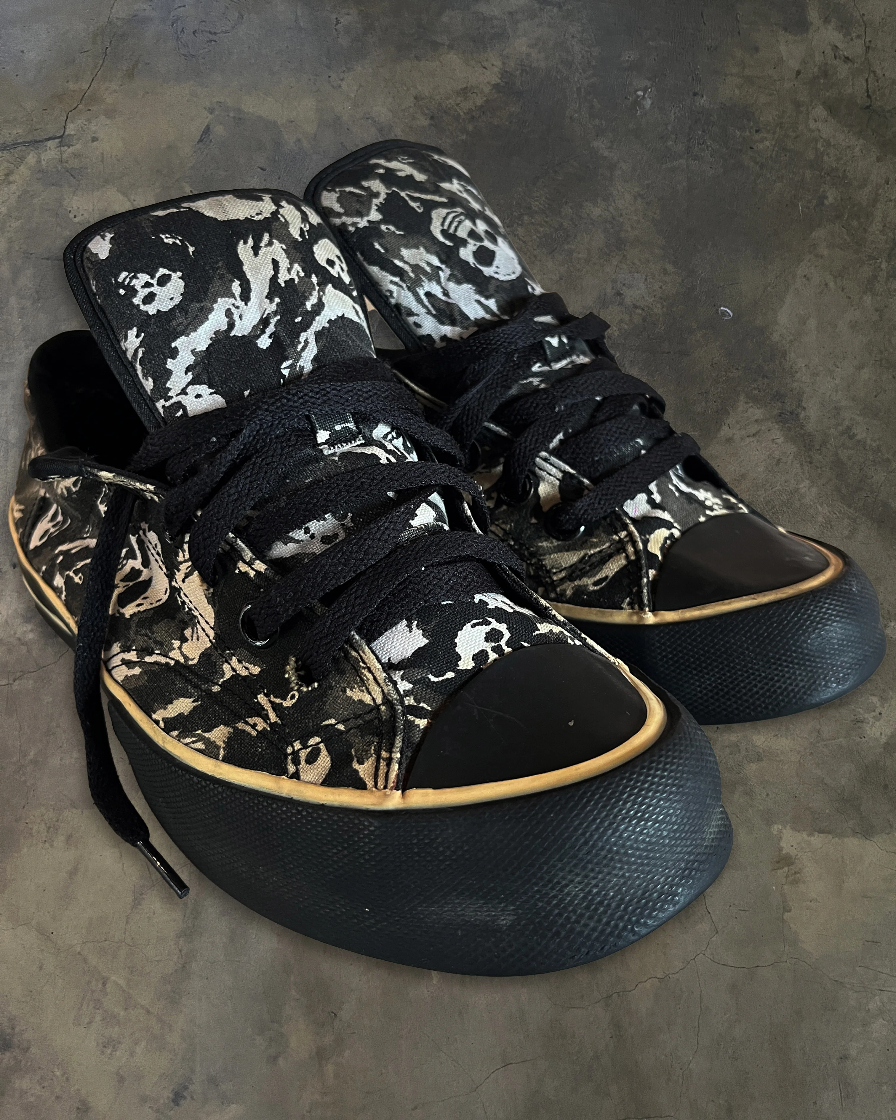 NUMBER (N)INE SS2001 "TIME MIGRATION" SKULL SNEAKERS - Image 3