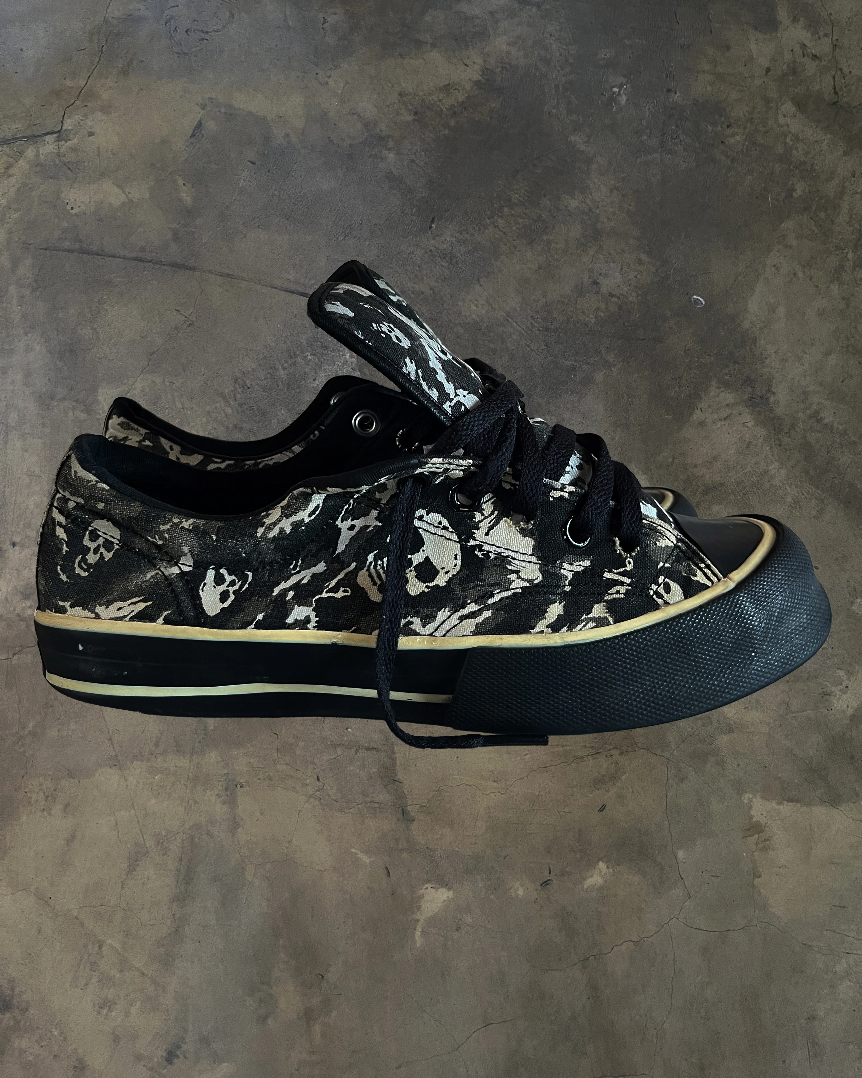 NUMBER (N)INE SS2001 "TIME MIGRATION" SKULL SNEAKERS - Image 4