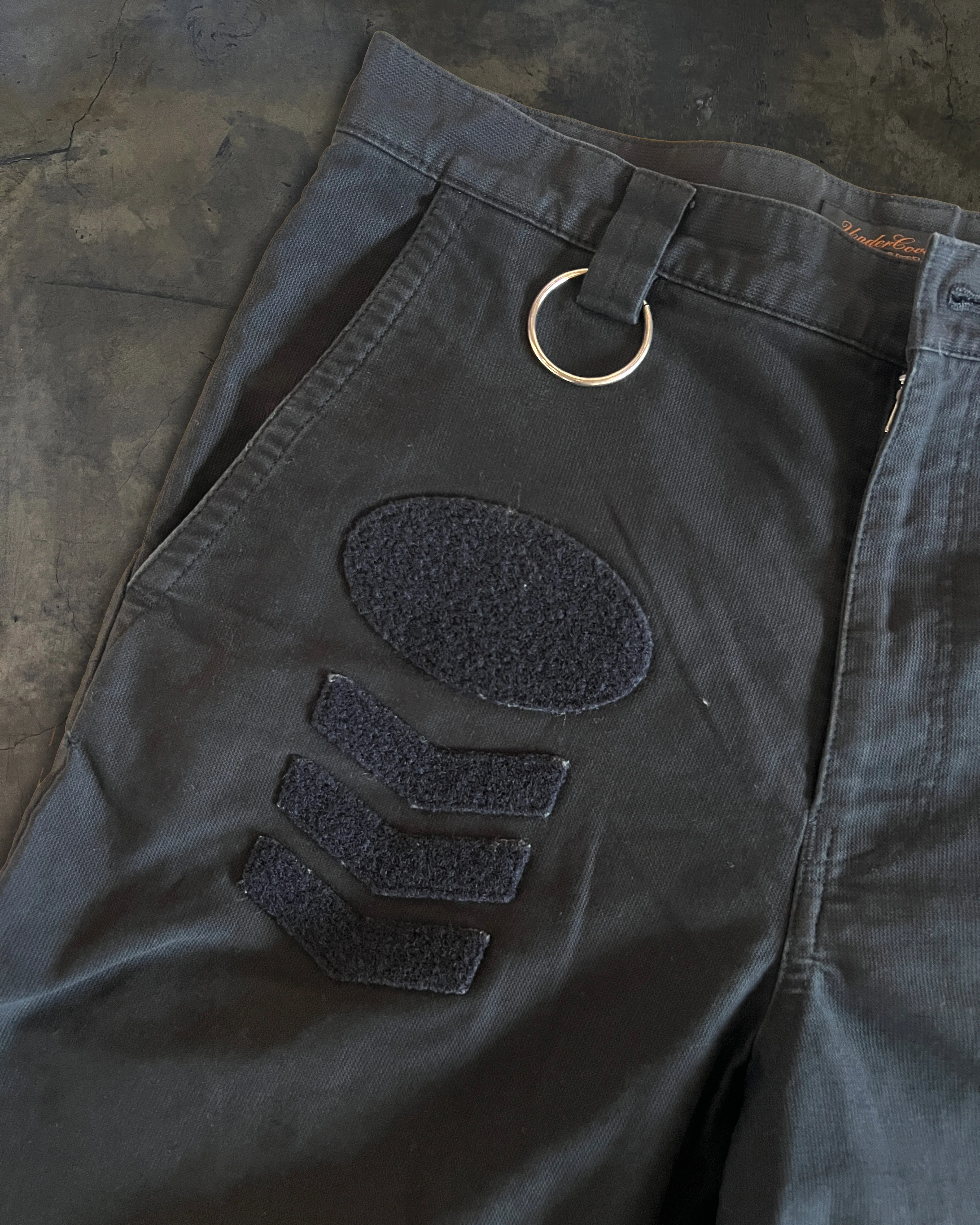 UNDERCOVER AW2001 D.A.V.F CHENILLE PATCHED D RING NAVY BLUE PANTS - Image 2