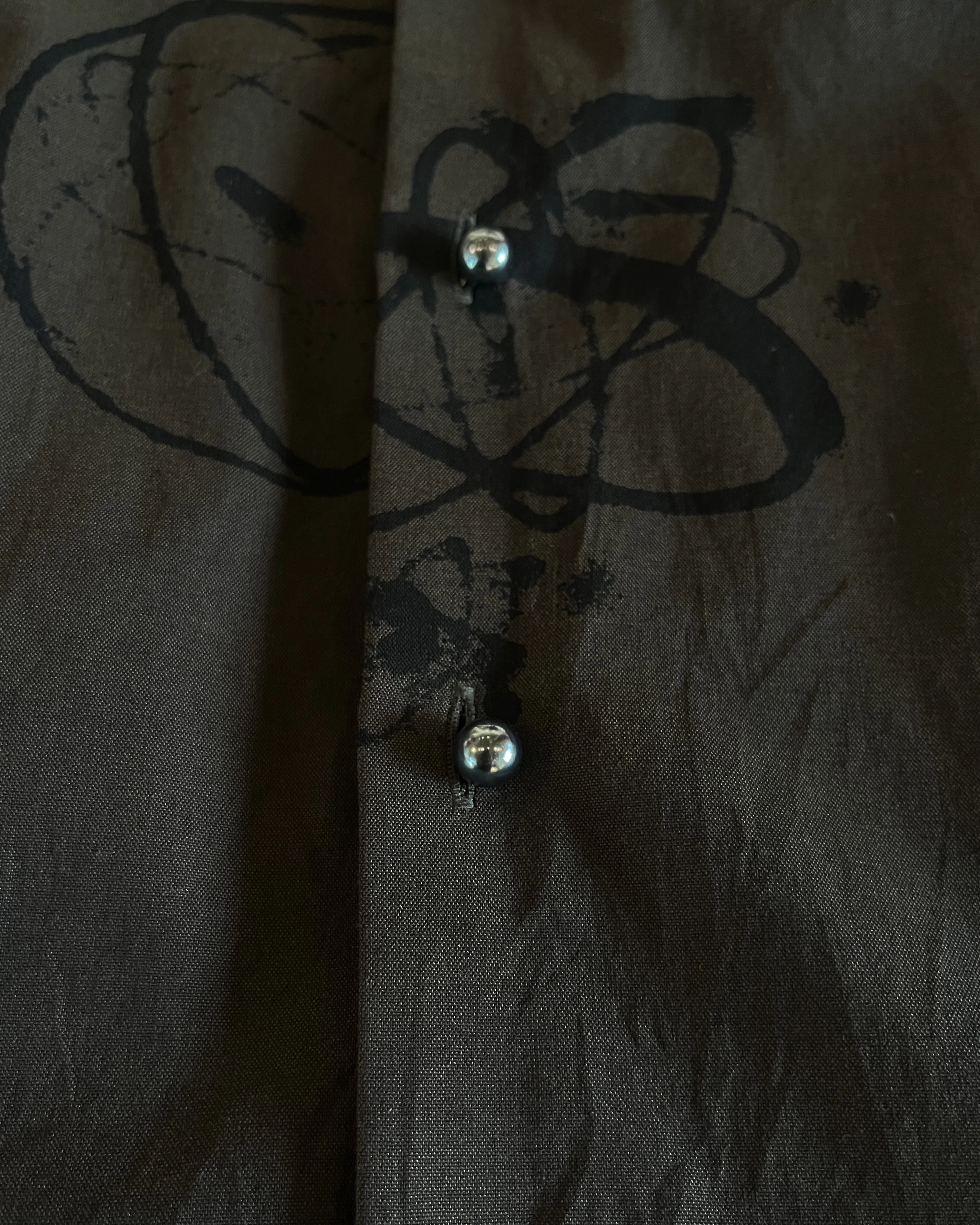 UNDERCOVER FW2001 "D.A.V.F" PEARL BUTTON SHIRT - Image 2