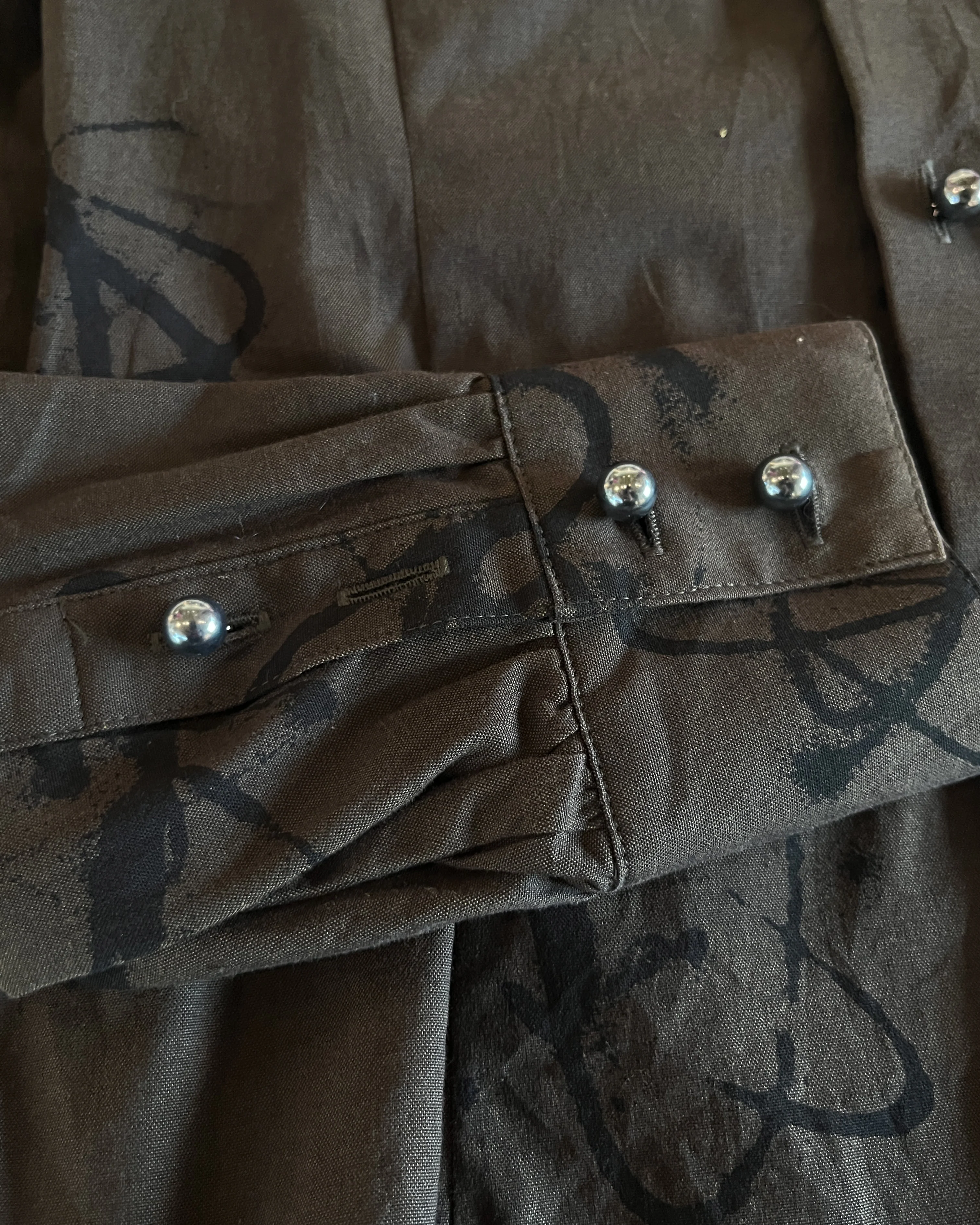 UNDERCOVER FW2001 "D.A.V.F" PEARL BUTTON SHIRT - Image 3