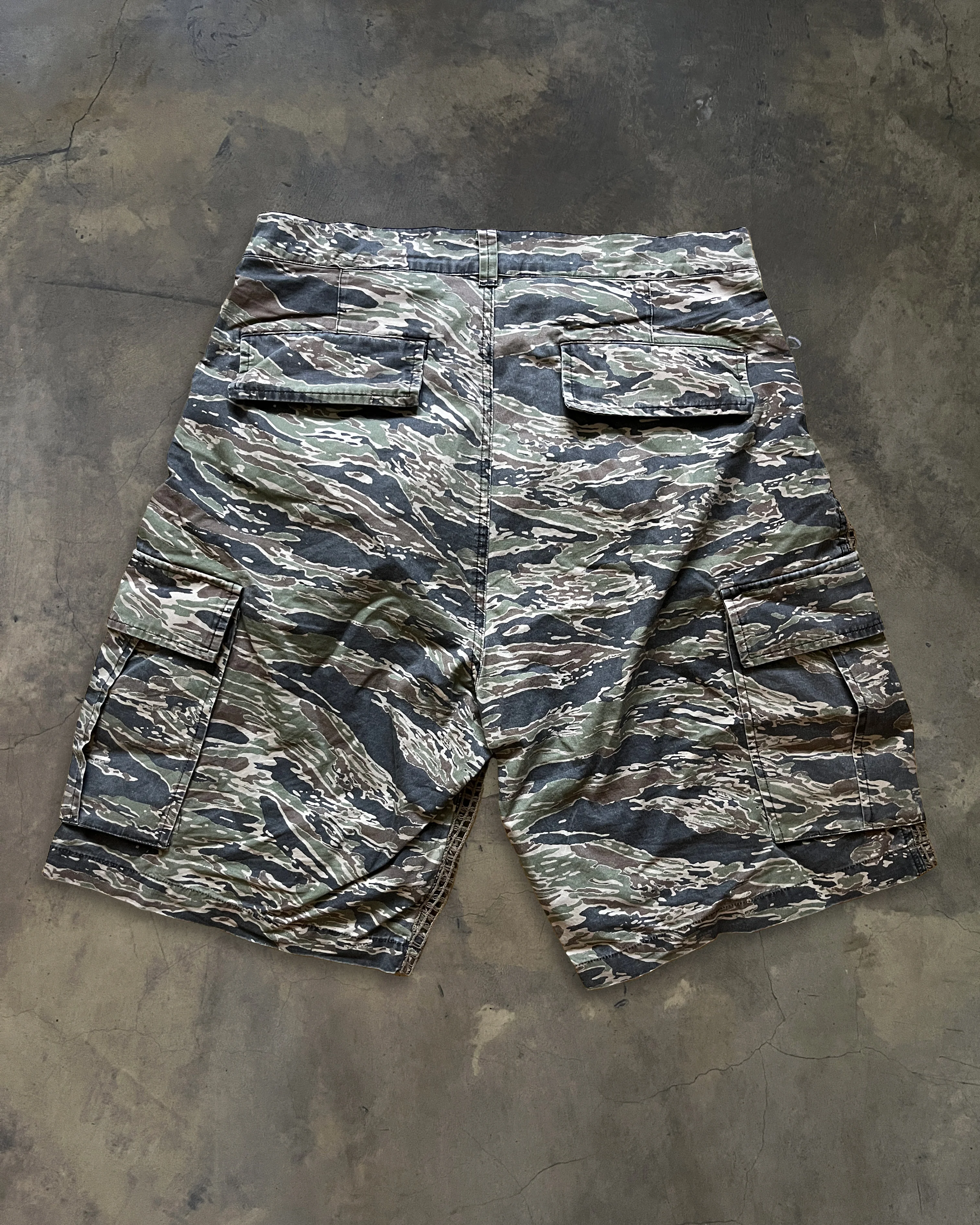UNDERCOVER SS2006 NETTED CARGO SHORTS - Image 2