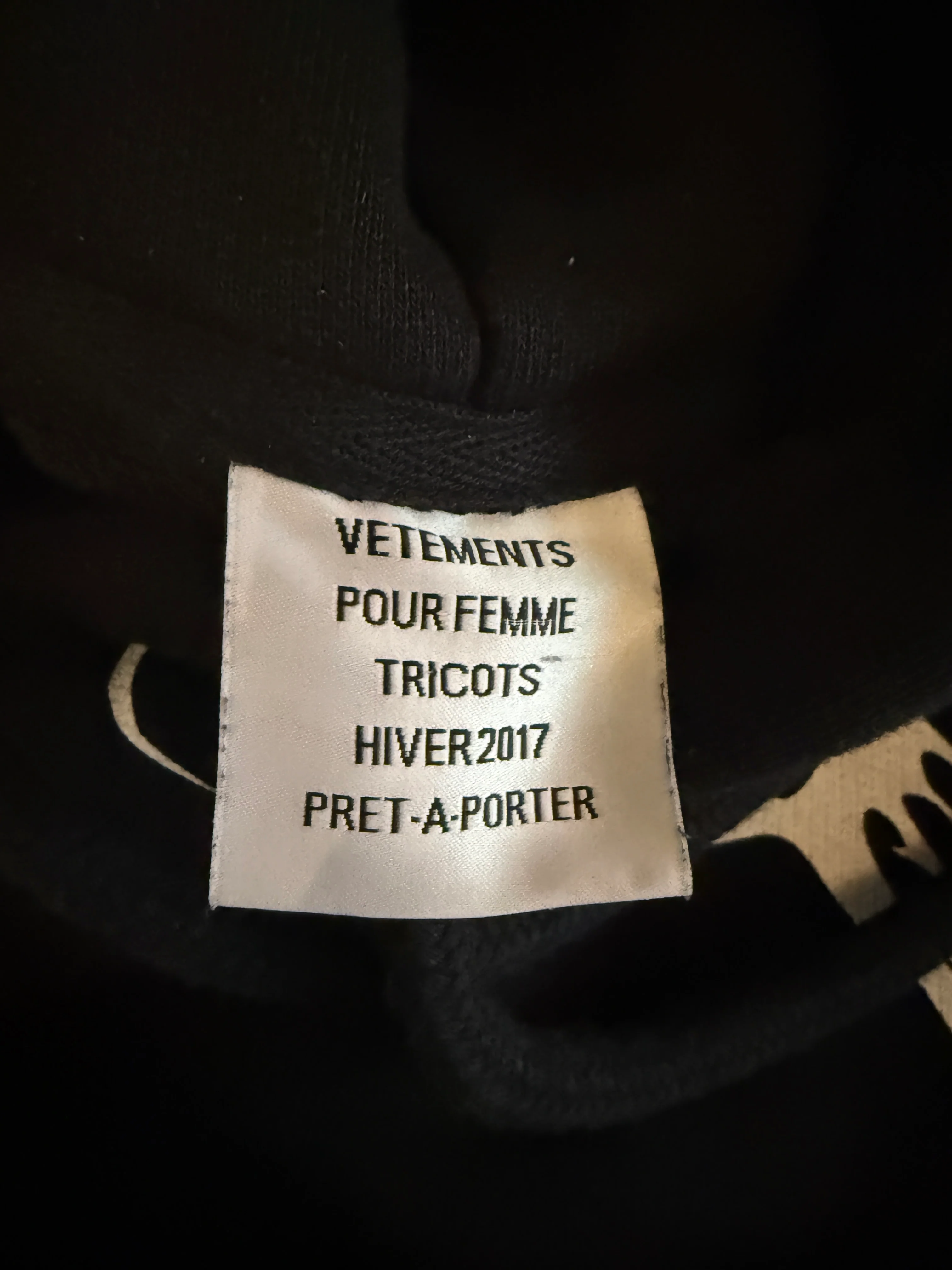 VETEMENTS AW2017 "TOTAL FUCKING DARKNESS" HOODIE - Image 6