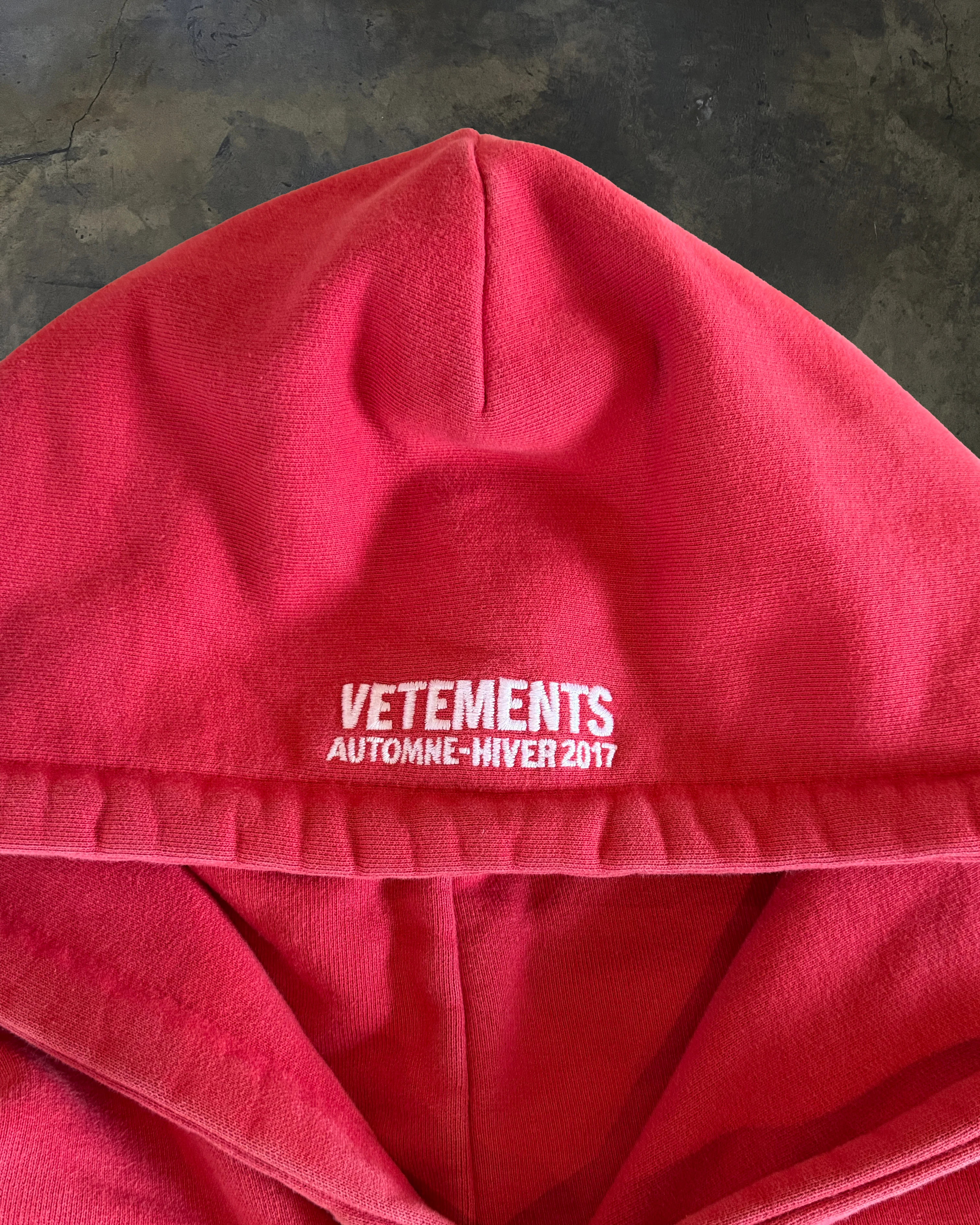 VETEMENTS AW2016 KOREA EXCLUSIVE HEAVY METAL RED HOODIE - Image 3