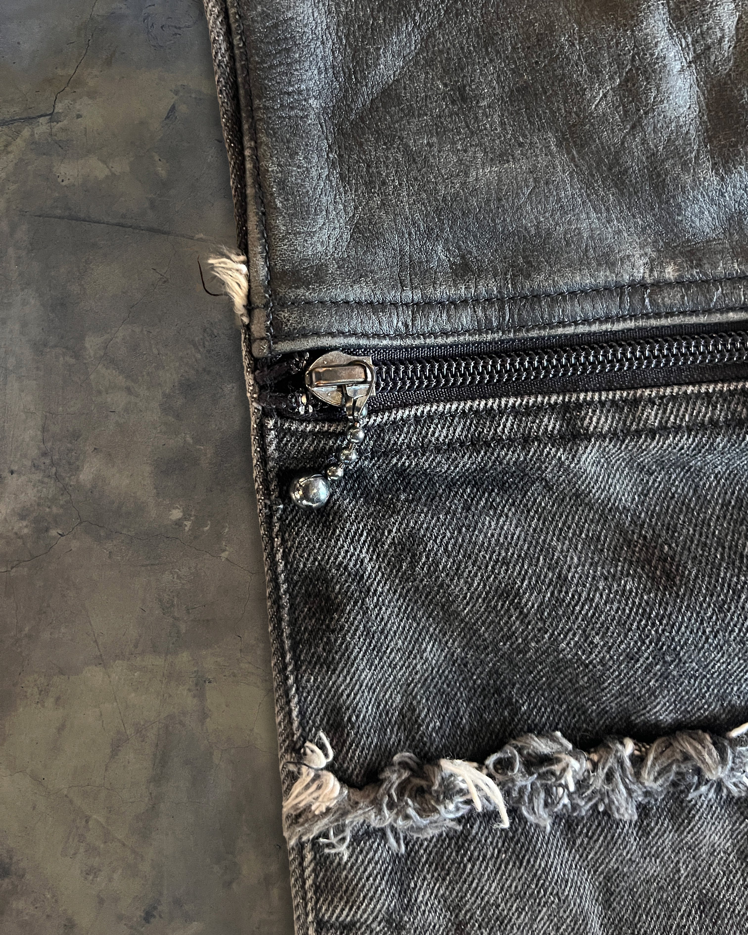 YASUYUKI ISHII LEATHER PATCH HAGI DENIM - Image 3